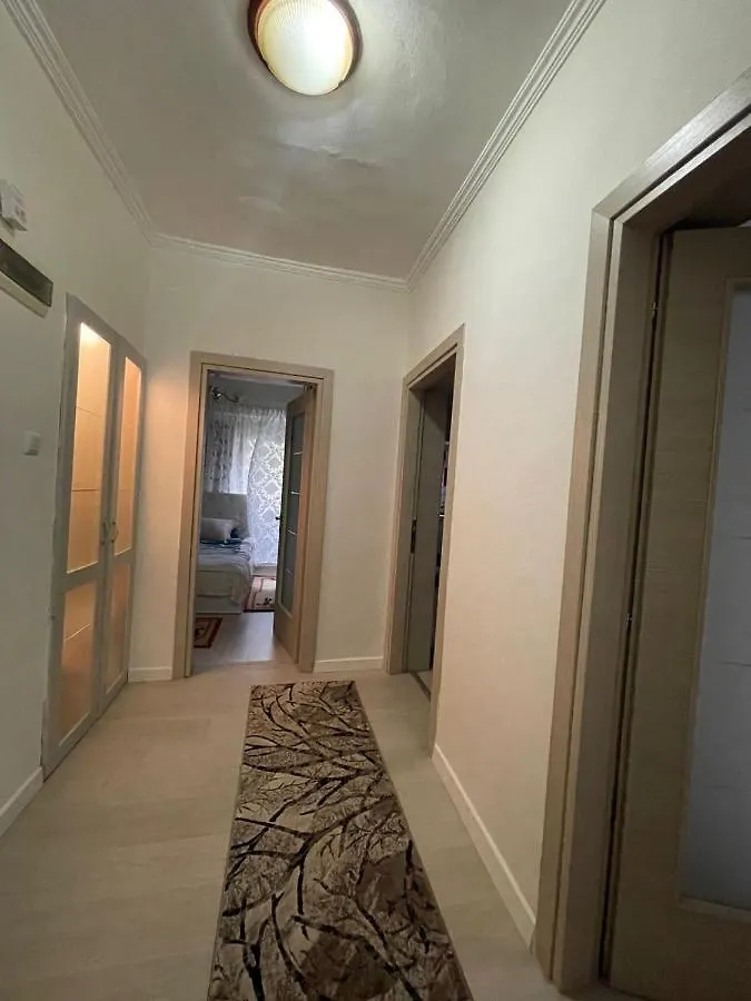 Saloon Apartment Tirana 0*,